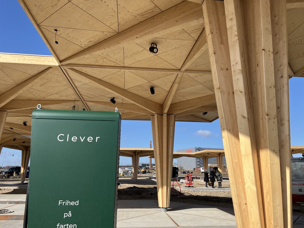 Clever station in Odense by ZAZA TIMBER